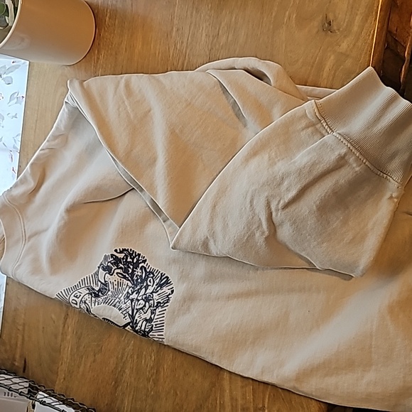 Brandy Melville Sweatshirt - Picture 3 of 3